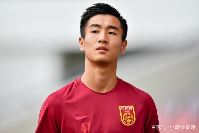 招牌！亚历山大面对卡斯尔 急停后仰跳投丝滑命中