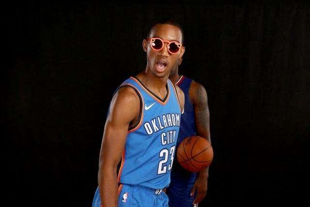 NBA官方警告文班亚马！提升犯规等级，肖华力挺裁判！